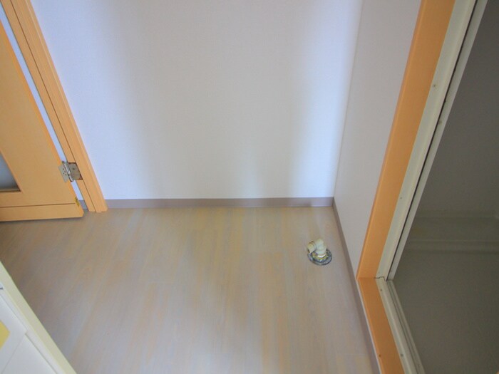 物件内観写真11　(洗濯機置場)