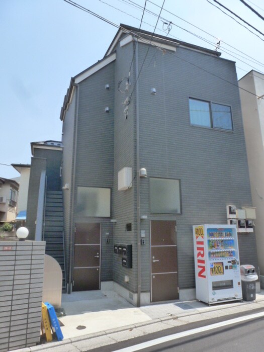 物件外観写真2　(エントランス部分)