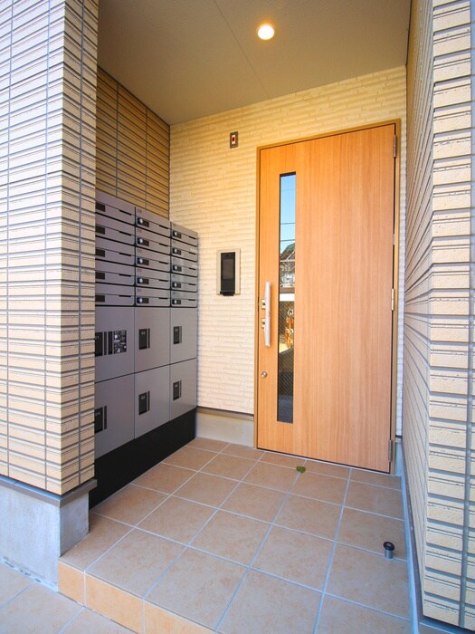 物件外観写真2　(エントランス部分)