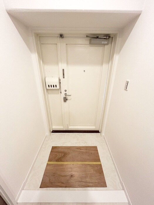 物件内観写真11　(玄関)