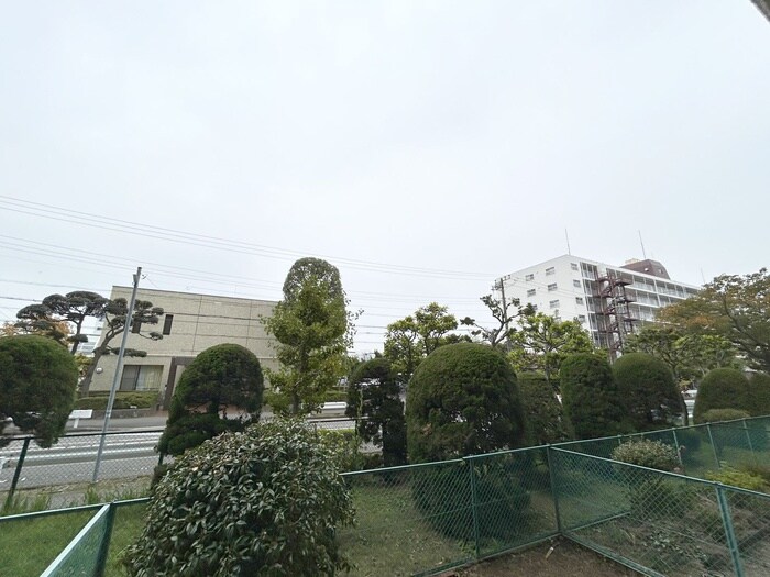 物件内観写真16　(室内からの展望)