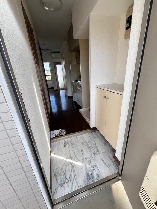 物件内観写真7　(玄関)