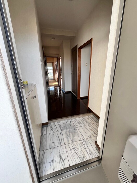 物件内観写真11　(玄関)