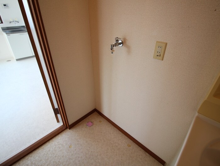 物件内観写真13　(洗濯機置場)