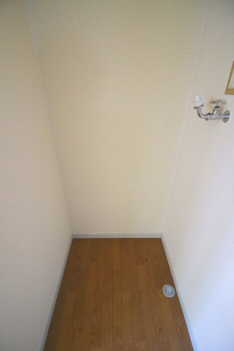 物件内観写真17　(洗濯機置場)