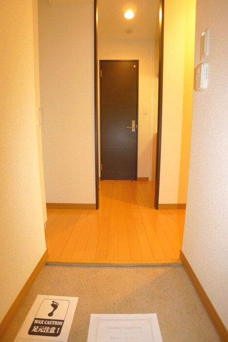 物件内観写真7　(玄関)