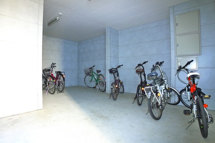 物件外観写真3　(駐輪場)