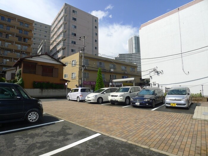 物件外観写真4　(駐車場)
