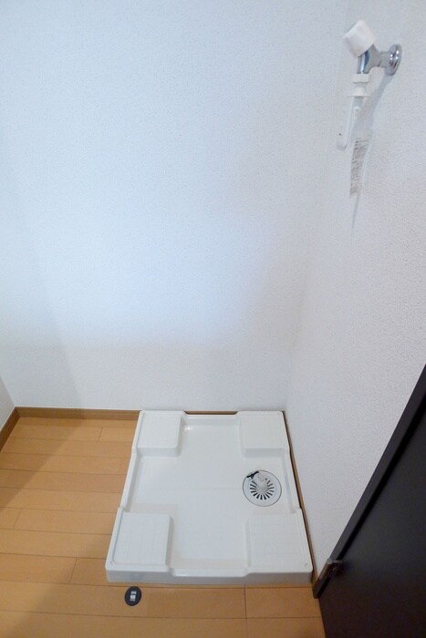 物件内観写真18　(洗濯機置場)