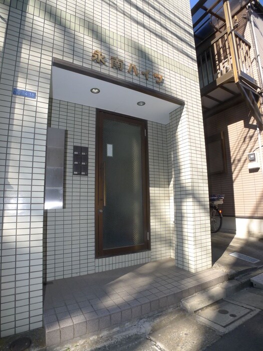 物件外観写真2　(エントランス部分)