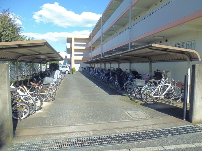 物件外観写真5　(駐輪場)