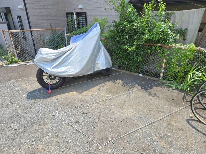 物件外観写真3　(駐輪場)