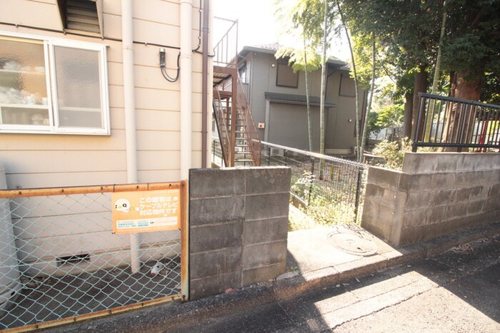 物件外観写真6　(エントランス部分)