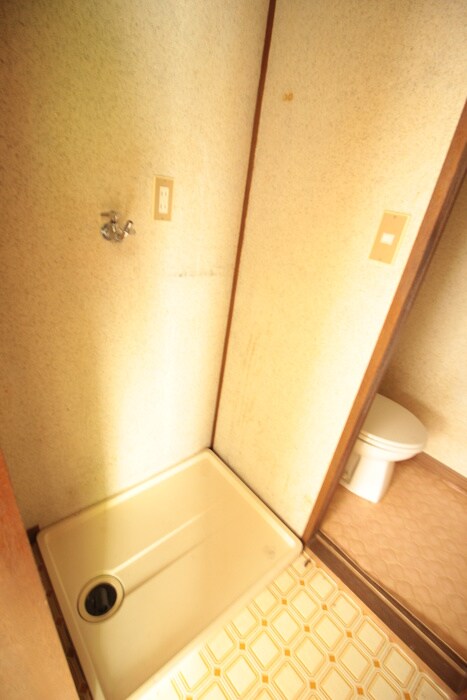 物件内観写真12　(洗濯機置場)