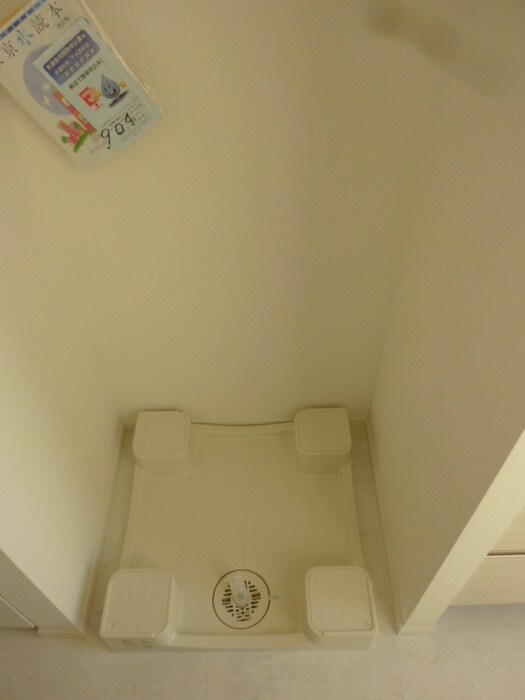 物件内観写真16　(洗濯機置場)