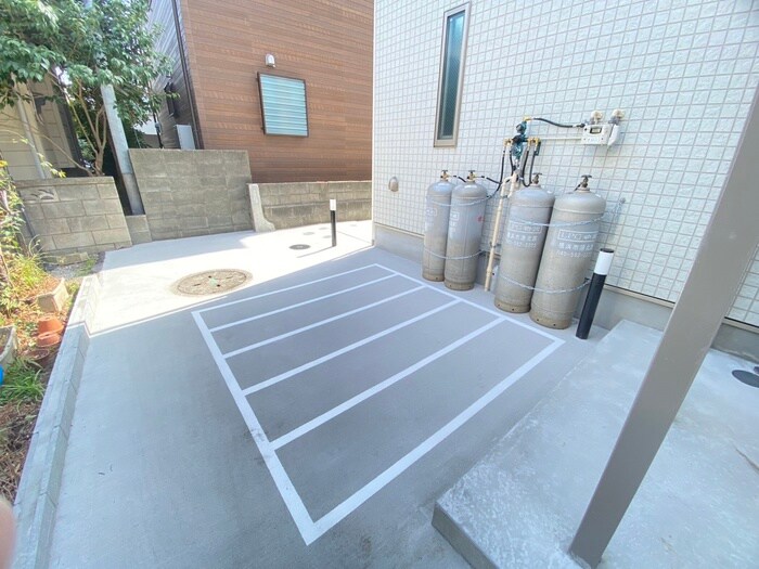 物件外観写真6　(駐車場)