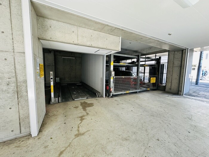 物件外観写真4　(駐車場)