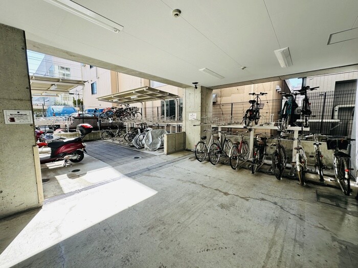 物件外観写真5　(駐輪場)