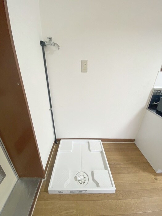 物件内観写真14　(洗濯機置場)