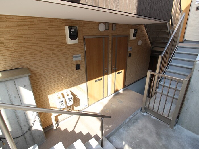 物件外観写真5　(エントランス部分)