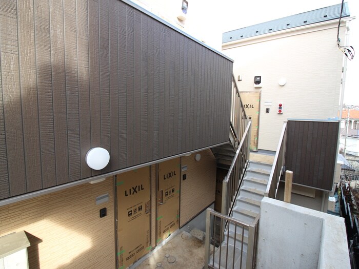 物件外観写真6　(エントランス部分)