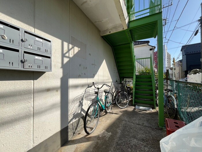 物件外観写真4　(エントランス部分)