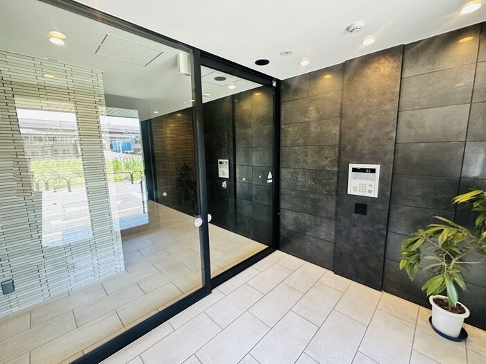 物件外観写真3　(エントランス部分)