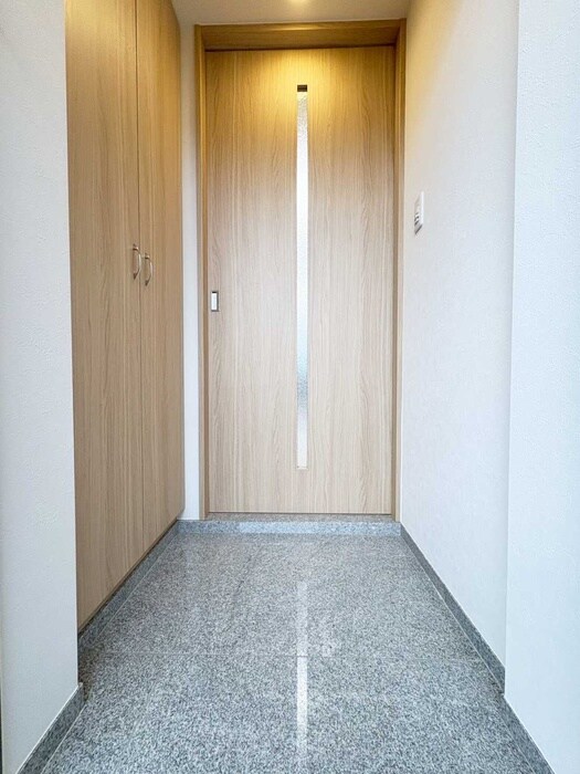 物件内観写真7　(玄関)