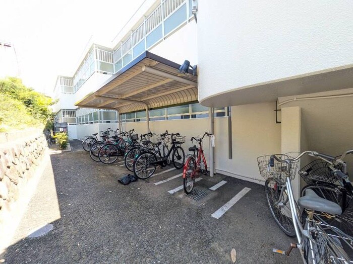 物件外観写真4　(駐輪場)