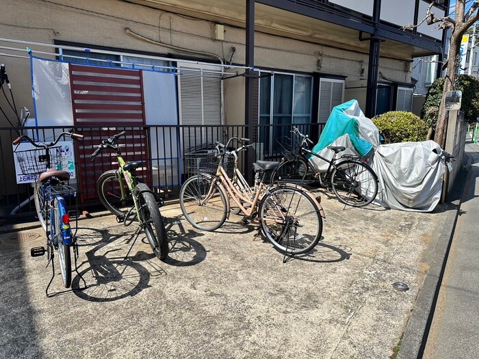 物件外観写真3　(駐輪場)