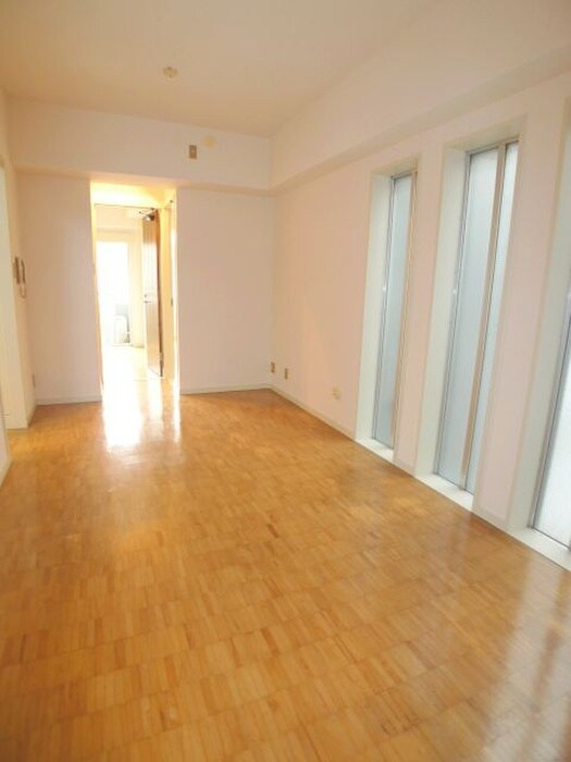 物件内観写真7　(室内からの展望)