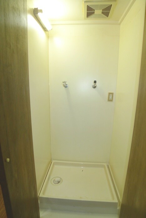 物件内観写真8　(洗濯機置場)