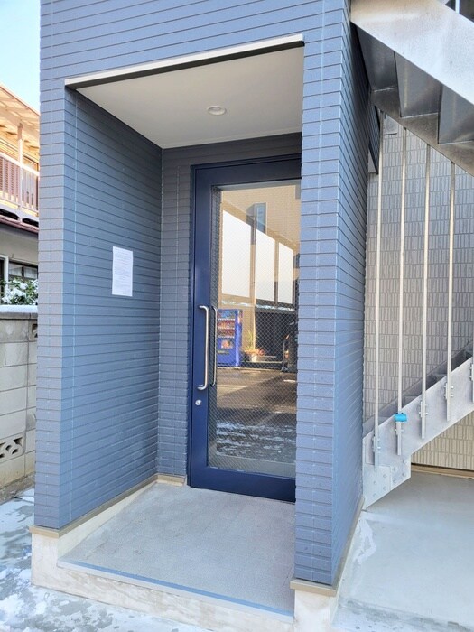 物件外観写真6　(エントランス部分)