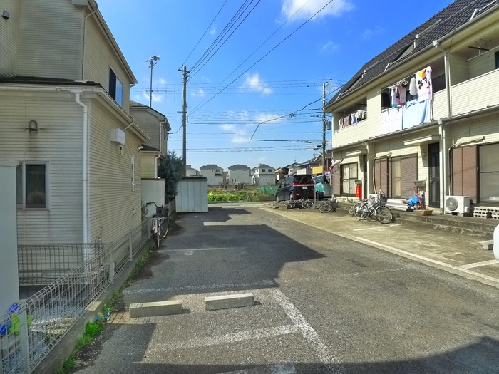 物件外観写真2　(駐車場)