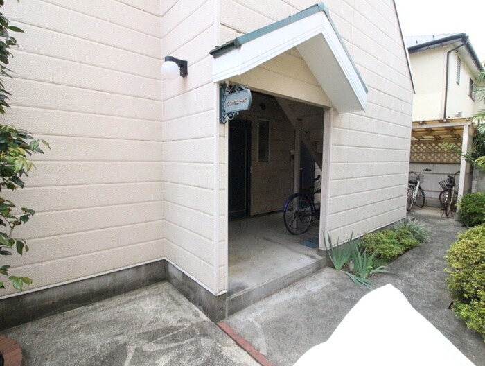 物件外観写真3　(エントランス部分)