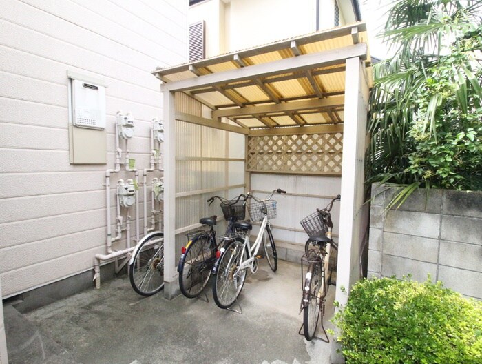 物件外観写真5　(駐輪場)