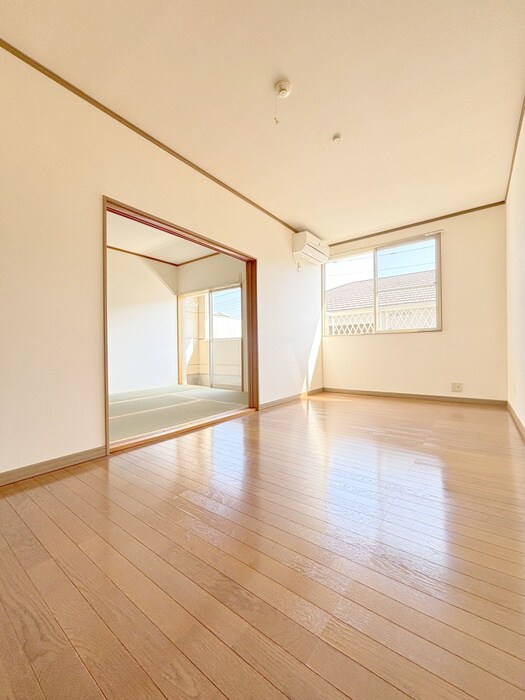 物件内観写真4　(居室)