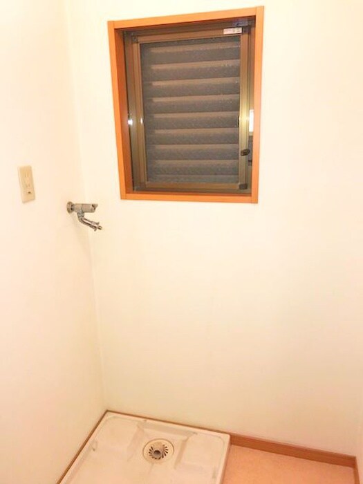 物件内観写真14　(洗濯機置場)