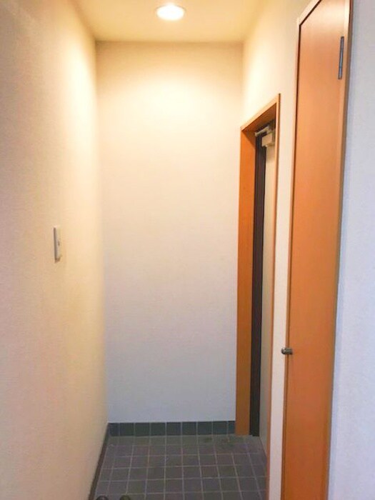 物件内観写真16　(玄関)