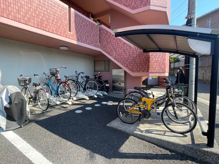 物件外観写真5　(駐輪場)