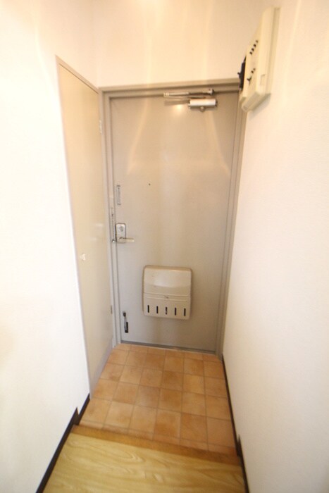 物件内観写真7　(玄関)