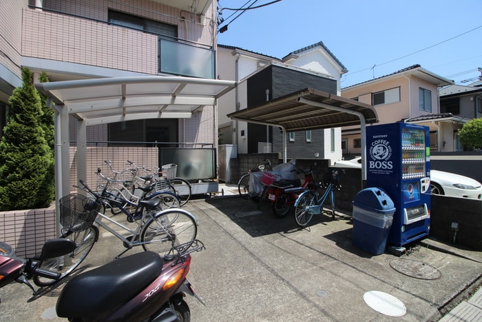 物件外観写真3　(駐輪場)