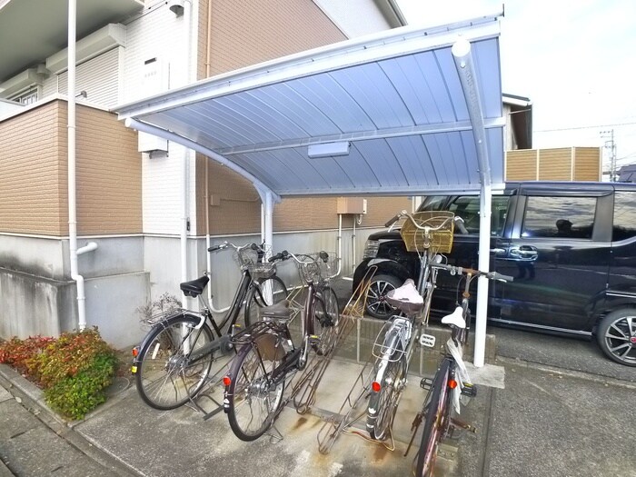 物件外観写真3　(駐輪場)
