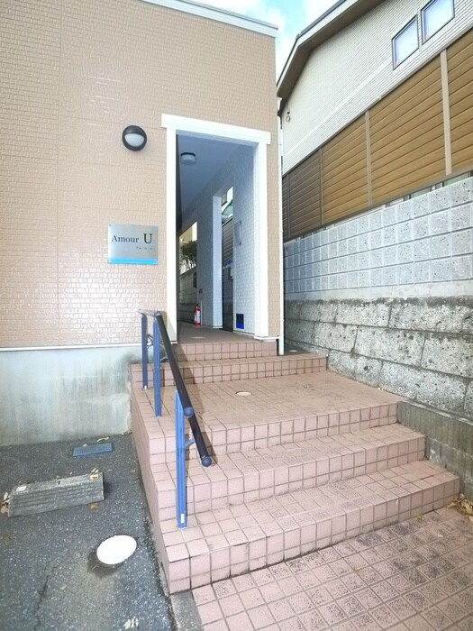 物件外観写真6　(エントランス部分)