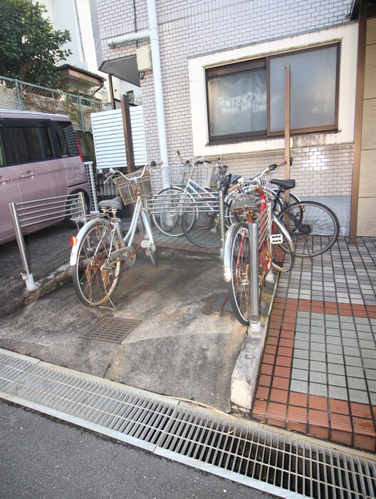 物件外観写真5　(駐輪場)