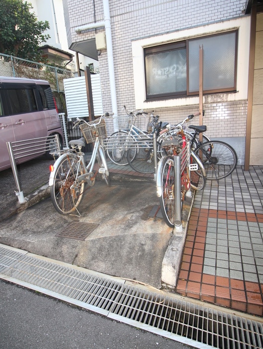 物件外観写真5　(駐輪場)