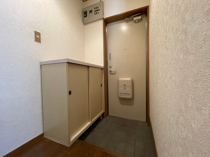 物件内観写真16　(玄関)