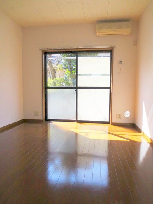 物件内観写真6　(室内からの展望)