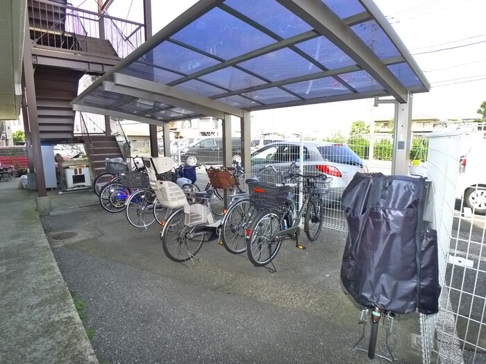 キャッスル奥戸の駐輪場