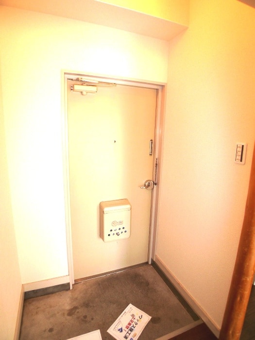 物件内観写真8　(玄関)